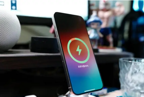 海州苹果15换屏服务分享用什么充电器给iPhone15充电更好 
